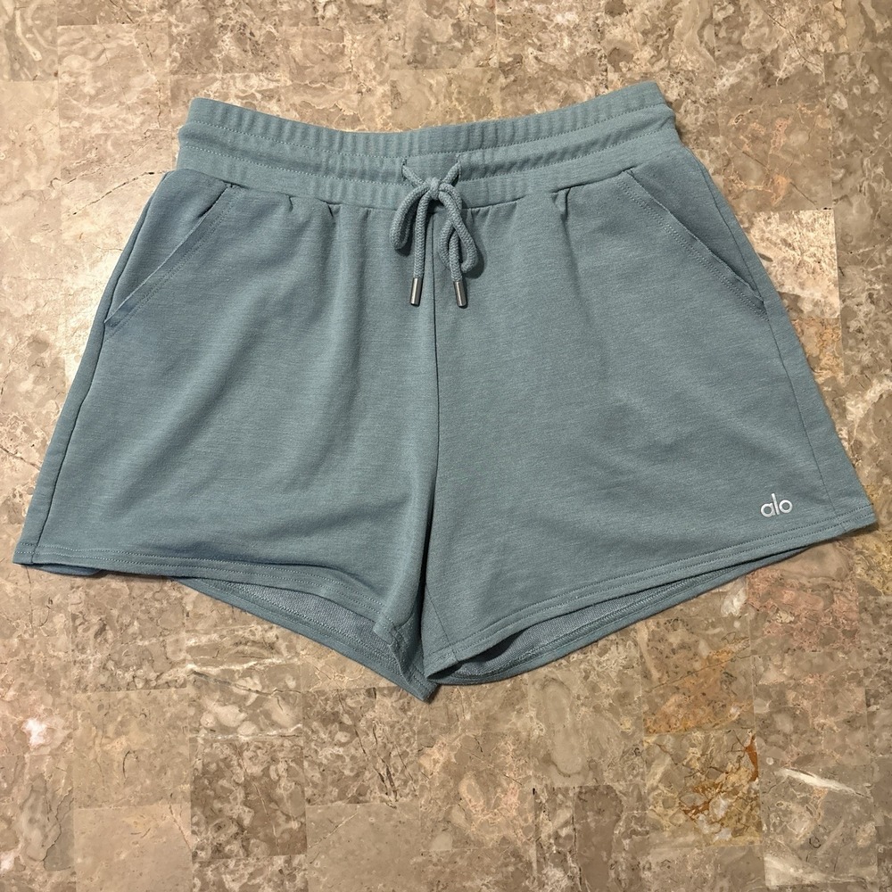 Alo Yoga Shorts Womens Small Green Accolade Lightweight Sweat Lounge Gym